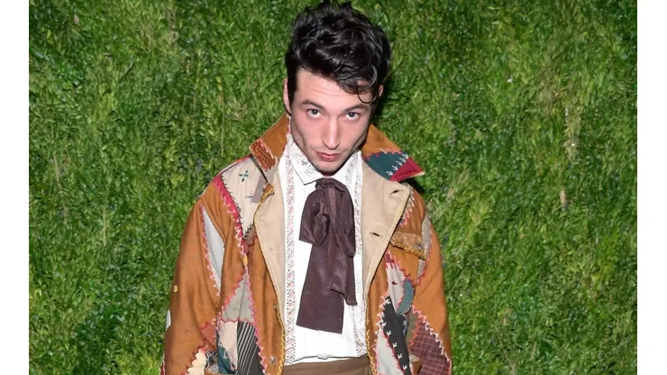 Nueva acusación contra Ezra Miller, mientras la mujer del video del primer escándalo rompe el silencio.