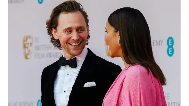 Tom Hiddleston y Zawe Ashton esperan a su primer hijo.