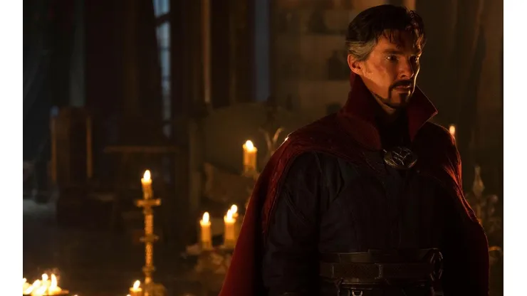Benedict Cumberbatch como Stephen Strange.