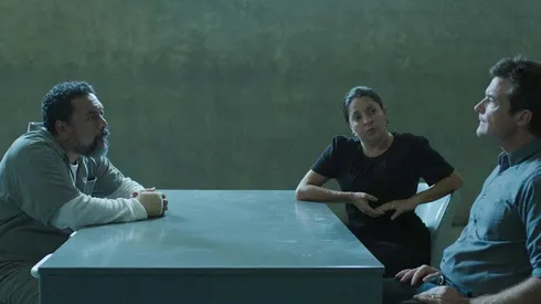 Felix Solis junto a Jason Bateman y Verónica Falcón.