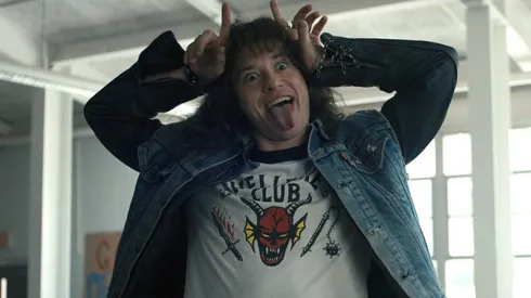 Joseph Quinn le da vida a Eddie Munson en Stranger Things.