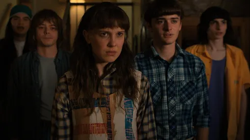 Un actor de Stranger Things que usó una prótesis en su rostro.