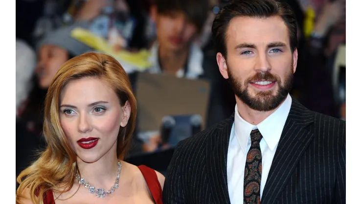 Scarlett Johansson y Chris Evans en una película nada que ver con Capitán América y Black Widow.