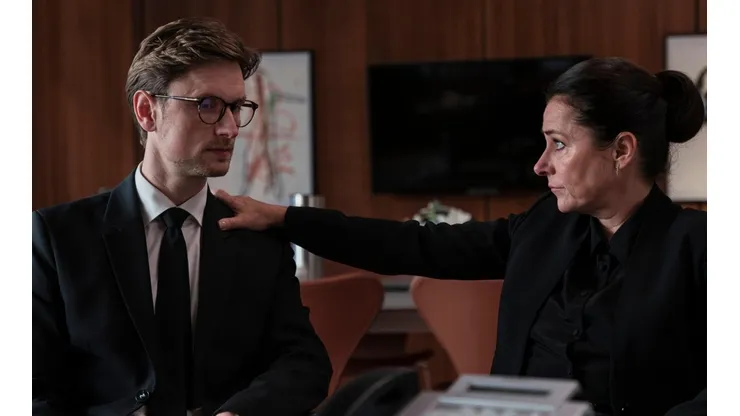 Sidse Babett Knudsen junto a Mikkel Følsgaard