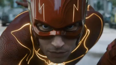 Ezra Miller como Flash