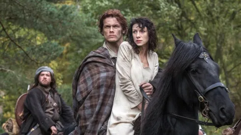 Sam Heughan y Caitriona Balfe como Jamie y Claire