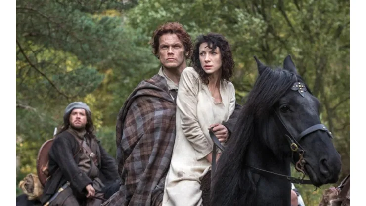 Sam Heughan y Caitriona Balfe como Jamie y Claire