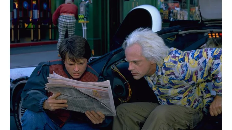 Michael J. Fox y Christopher Lloyd en Volver al futuro.