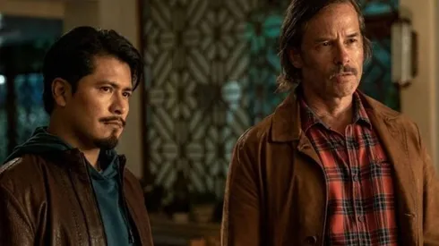 Harold Torres y Guy Pearce en una escena de 'Memory'. (Foto: IMDB)