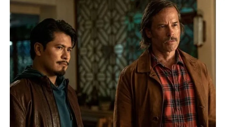 Harold Torres y Guy Pearce en una escena de 'Memory'. (Foto: IMDB)