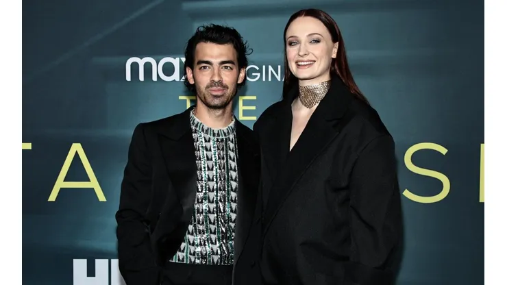 Joe Jonas y Sophie Turner en la premier de La escalera.