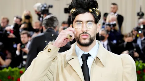 El look de Bad Bunny en la Met Gala.