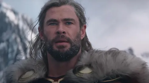 Chris Hemsworth protagoniza Thor: Love and Thunder.