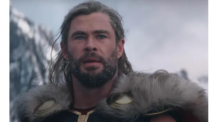 Chris Hemsworth protagoniza Thor: Love and Thunder.