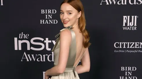 Un look muy diferente: así fue el paso de Phoebe Dynevor en la Met Gala 2022.