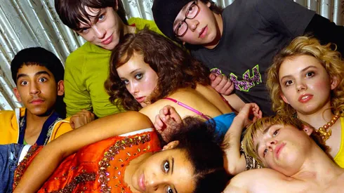 Skins, serie británica, está disponible en Netflix.