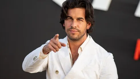 Mario Casas, el actor español que se volvió un icono de las alfombras rojas.