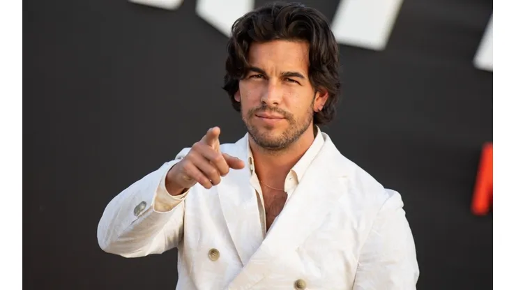 Mario Casas, el actor español que se volvió un icono de las alfombras rojas.