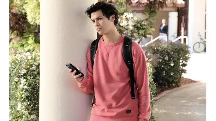 Adiós Cobra Kai y Netflix: Xolo Maridueña tiene un nuevo proyecto en HBO Max.