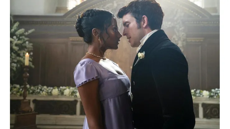 Jonathan Bailey y Simone Ashley