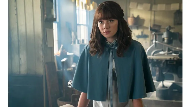Claudia Jessie interpreta a Eloise Bridgerton.