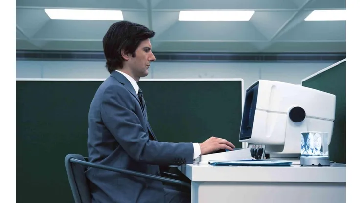 Adam Scott en Severance.
