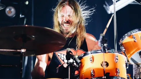 Taylor Hawkins en la premiere de Studio 666, la película de Foo Fighters.