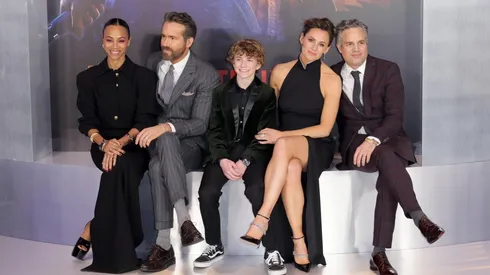 El elenco de The Adam Project en la premiere.