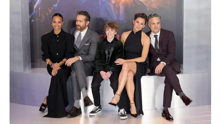 El elenco de The Adam Project en la premiere.