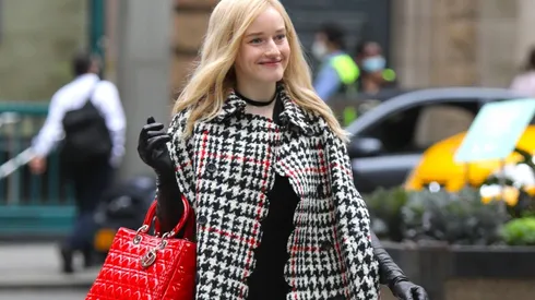 Julia Garner como Anna Sorokin