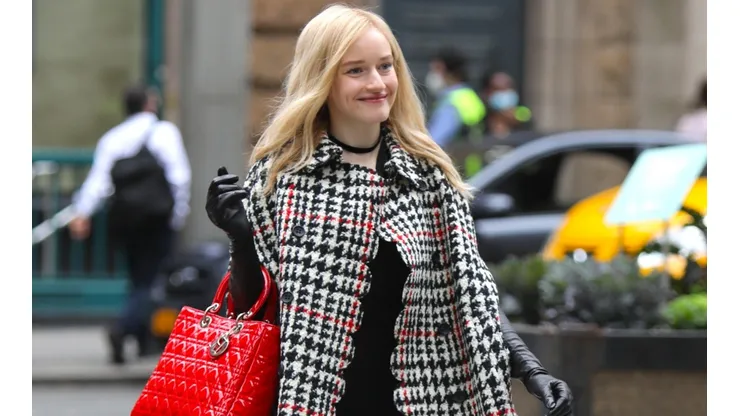 Julia Garner como Anna Sorokin