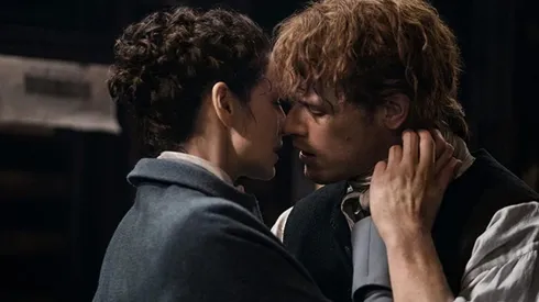 Sam Heughan y Caitriona Balfe como Jamie y Claire