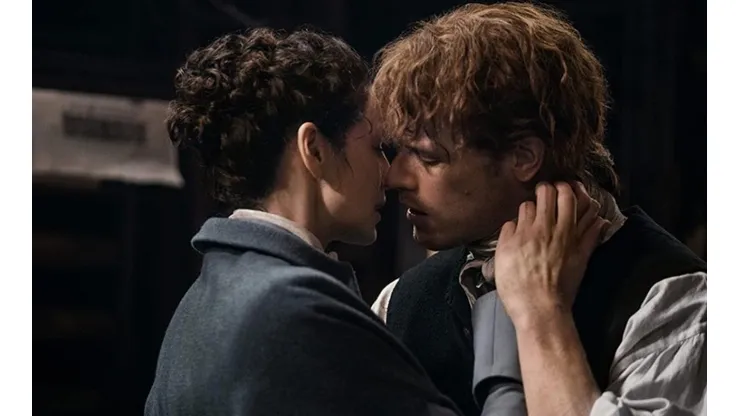Sam Heughan y Caitriona Balfe como Jamie y Claire