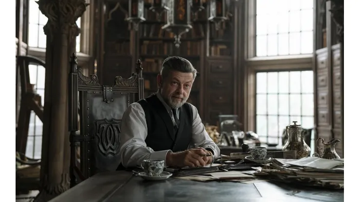 Alfred, interpretado por Andy Serkis.
