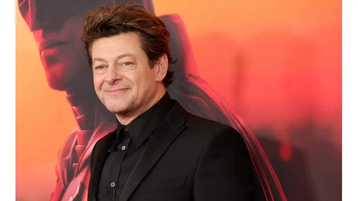 Andy Serkis interpreta a Alfred Pennyworth en The Batman.