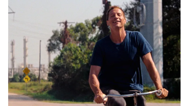Simon Rex protagoniza la historia.