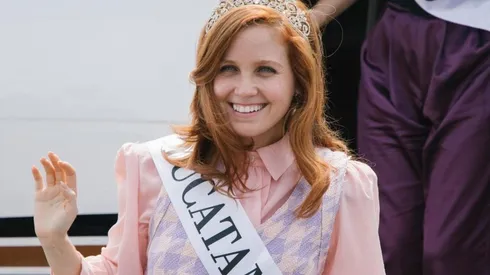 Natasha Dupeyrón interpreta a Miss Yucatán.