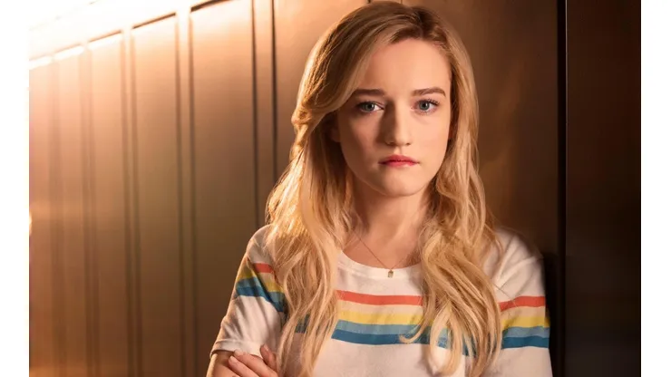 Además de Inventando a Anna: la serie de Netflix sobre un estafador real en la que también actúa Julia Garner.