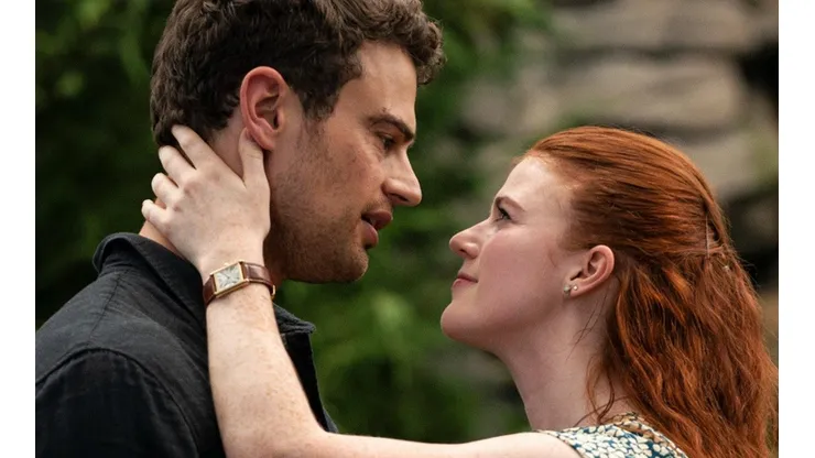 Theo James y Rose Leslie protagonizan Time Traveler's Wife.