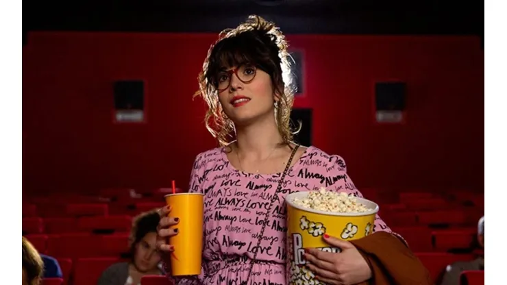 Claudia Gusmano como Alice