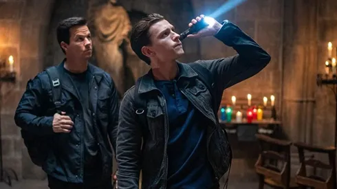 Tom Holland y Mark Wahlberg en Uncharted.