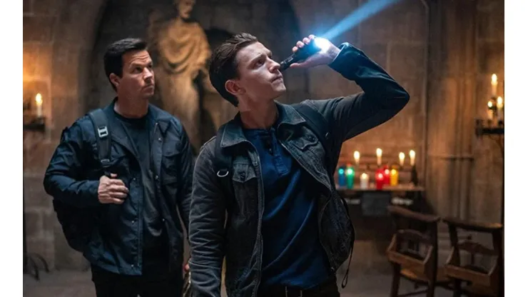 Tom Holland y Mark Wahlberg en Uncharted.