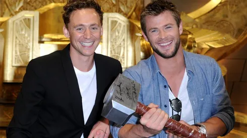 Tom Hiddleston y Chris Hemsworth