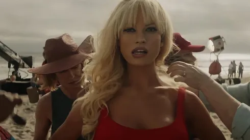 Lily James se puso en la piel de Pamela Anderso.