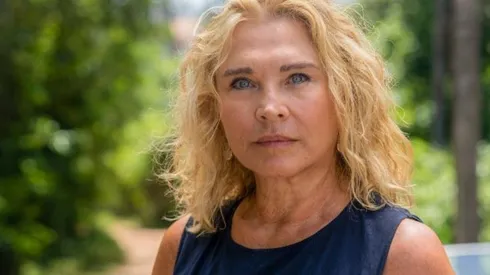La actriz inglesa Amanda Redman interpreta a la Dra. Lydia Fonseca