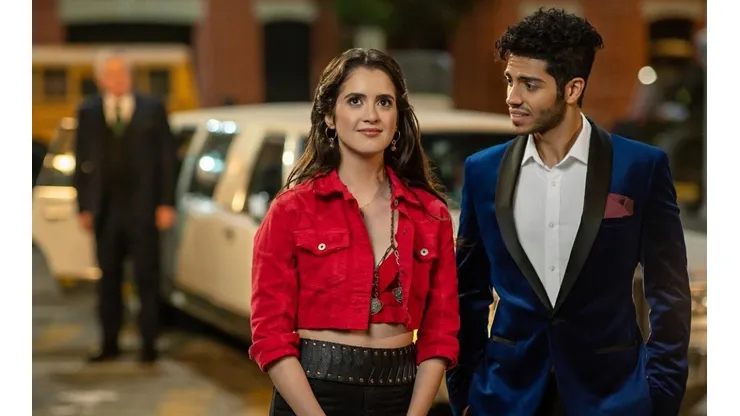 Laura Marano y Mena Massoud