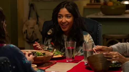 Maitreyi Ramakrishnan como Devi