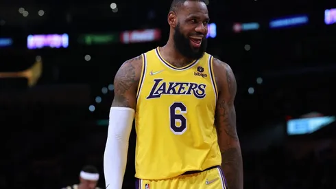 LeBron James juega actualmente en Los Angeles Lakers.
