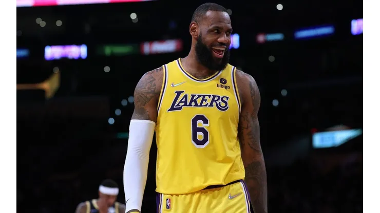 LeBron James juega actualmente en Los Angeles Lakers.