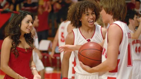 Un actor de la trilogía original de High School Musical aparecerá en la serie.